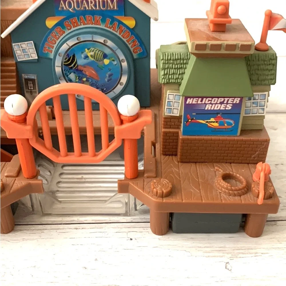 Micro Machines Tiger Shark Landing Aquarium Playset Galoob 1996 Kids Toys